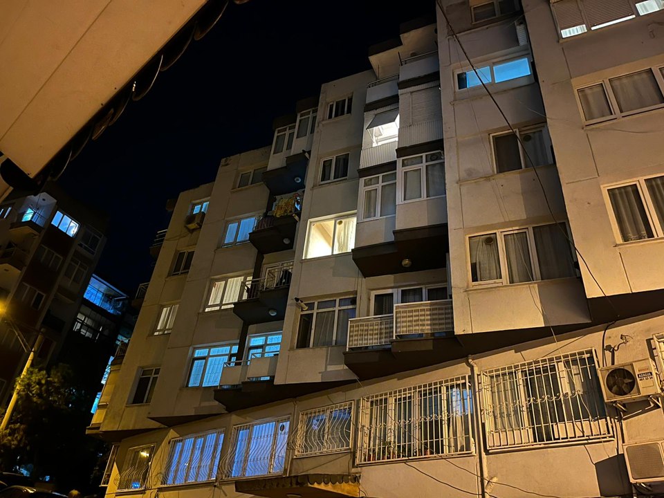 İzmir’de dini nikahla yaşadığı eşini tabanca ile yaraladı