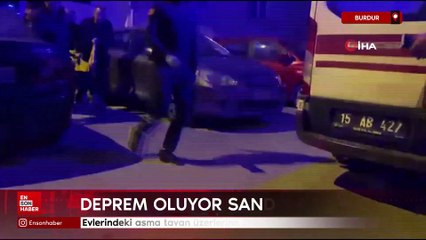 Burdur'da evlerindeki asma tavan üzerlerine çöktü