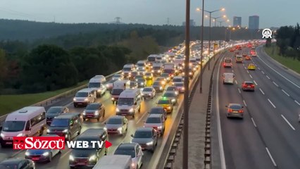 İstanbul'da sabah saatlerine trafik yoğunluğu yaşanıyor