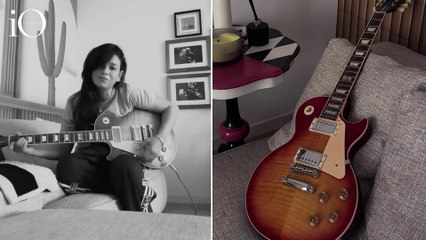 Emma Marrone suona la chitarra appartenuta al padre: «Mi tremano le mani»