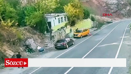 Dağdan kopan kaya parçasından son anda kurtuldu; o anlar kamerada