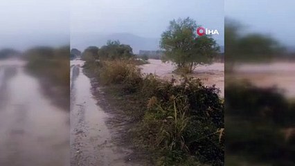 Sağanak yağış sonrası Gökçeada'da sel... Evler ve iş yerleri sular altında kaldı!