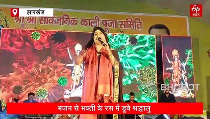 काली पूजा भजन संध्या में भोजपुरी गायिका निशा उपाध्याय ने बांधा समा, भक्ति रस में डूबे लोग