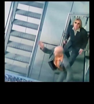 Tại sao ông ấy lại liều mạng như vậy… chỉ vì một cảnh phim? 🎥 🥶 Một cảnh quay khiến cả thế giới nín thở. Không CGI. Không bảo hộ. Chỉ có Thành Long và mái nhà nghiêng 45 độ 💬Bạn dám thử không? Bình luận ngay 🔥