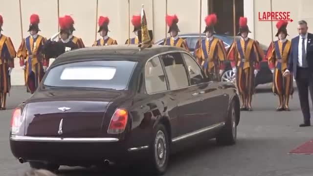 Oggi la storica preghiera di Papa Leone XIV e Re Carlo, arrivato in Vaticano con Camilla