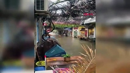 ''Sarı'' alarm verilen kentte adeta gök delindi! Evler, iş yerleri, yollar sular altında