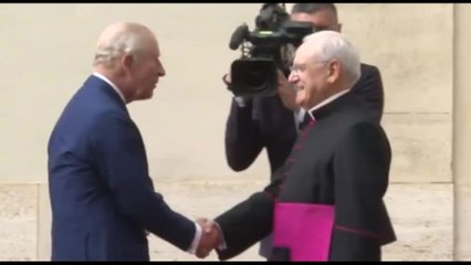 Carlo III accolto in Vaticano per una visita storica