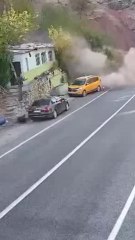 Las imágenes de un taxista a punto de ser aplastado por el desprendimiento de una roca en Turquía
