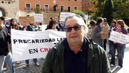 TRABAJADORES CRUZ ROJA ANTE JUZGADOS EN TERUEL