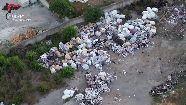 Discarica abusiva tra la vegetazione: sequestrate 400 tonnellate di rifiuti nel Vesuviano (23.10.25)