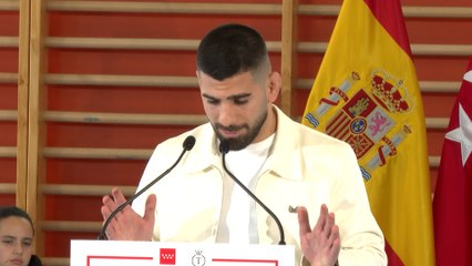 Topuria se emociona al recordar el bullying que sufrió en el colegio y manda un mensaje a los padres