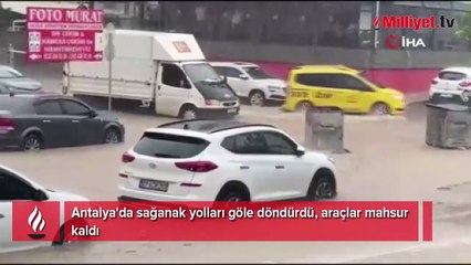 Antalya'da sağanak yolları göle döndürdü, araçlar mahsur kaldı