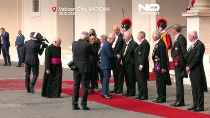 الملك تشارلز والملكة كاميلا ينضمان إلى البابا في صلاة تاريخية بالفاتيكان