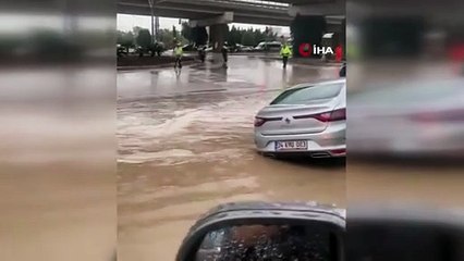 Antalya’da sağanak sonrası çöken yola araç düştü
