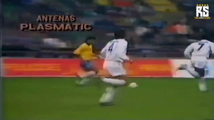 INCLUSO A LOS 50 AÑOS, ¡MIRA LO QUE HIZO PELÉ EN ESTE PARTIDO AMISTOSO EN ITALIA!