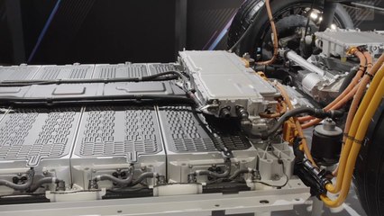 Cayenne Electric 2025: Porsche präsentiert innovatives Hochvolt-System mit 800-Volt-Technologie