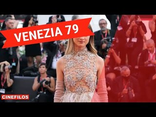 Raffey Cassidy sul red carpet di Venezia 79