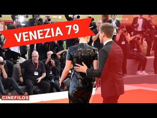 Barbara Palvin sul red carpet di Venezia 79
