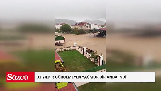 32 yıldır görülmeyen yağmur bir anda indi: Susuzluktan kıvranan İzmir'de yollar göle döndü