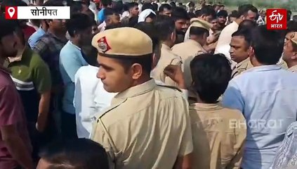 सोनीपत मोहाना टोल प्लाजा पर हंगामा, पुलिस के सामने कर्मचारी ने लहराया हथियार, कई डिटेन, ग्रामीणों का आरोप- "टोल कर्मियों को मिल रहा पुलिस का साथ"