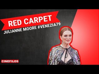 Julianne Moore sul red carpet di Venezia 79