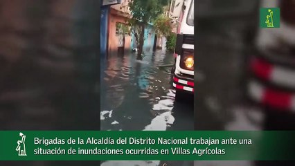 Brigadas de la Alcaldía del Distrito Nacional trabajan ante una situación de inundaciones ocurridas en Villas Agrícolas que affecta varias calles y negocios