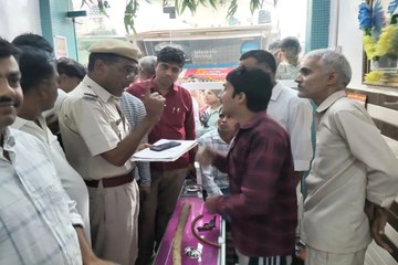 ज्वेलर्स को वसूली के लिए धमकाया, ग्रामीणों ने दो बदमाशों को दबोचा... देखें वीडियो..........