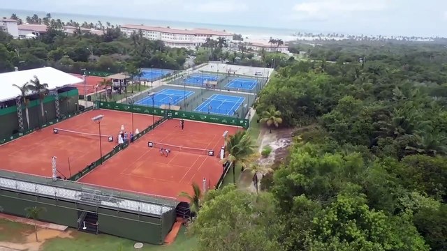 Imagens aéreas da Costa do Sauípe, onde acontece o segundo maior torneio de tênis masculino do país.