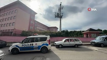 Özel eğitim öğrencisi okulda arkadaşını makasla yaraladı