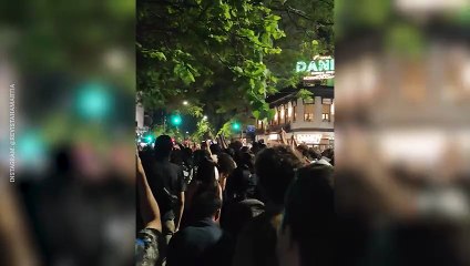 En el cumpleaños de Charly, la Patria no se vende fue uno de los hits en el festejo