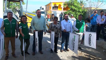 Arranca Carlos Villarreal obra de pavimentación en la colonia Chinameca de Monclova