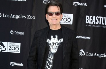 Charlie Sheen le regaló una vez un cheque de un millón de dólares a Denise Richards 'como broma' y ella lo cobró