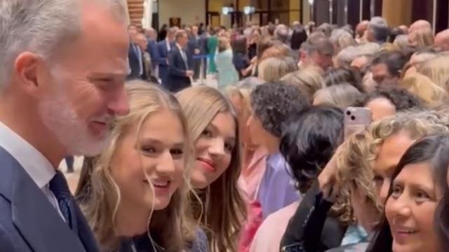 Los Reyes, la Princesa Sofía y la Infanta Leonor ovacionados en Oviedo: todo listo para los Princesa de Asturias tras el tradicional concierto