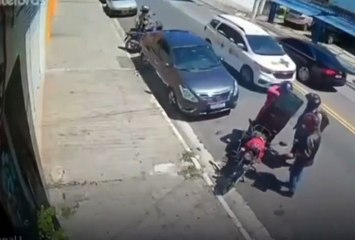 VÍDEO: Criminosos são mortos por policial a paisana durante assalto