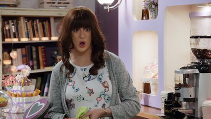 la que se avecina 11x3 Un yonki centenario, un inquilino múltiple y un acto filatélico