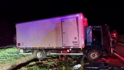 Colisão entre caminhões deixa motorista em estado grave na BR-163 em Cascavel