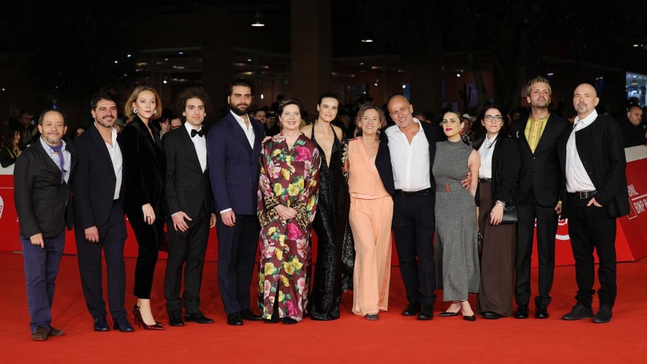 Festa del cinema, il red carpet di Kasia Smutniak e Isabella Rossellini protagoniste del docufilm su Roberto Rossellini