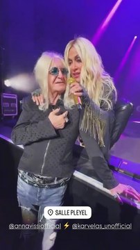 Ο Νίκος Καρβέλας στη συναυλία της Άννας Βίσση