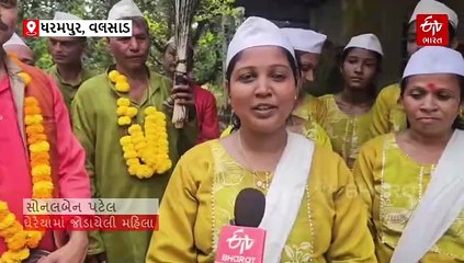 આદિવાસી સંસ્કૃતિમાં નવો ઈતિહાસ : કુંડી ગામે નવો ચીલો ચાતર્યો, ઘેરૈયા નૃત્યમાં જોડાઈ મહિલાઓ