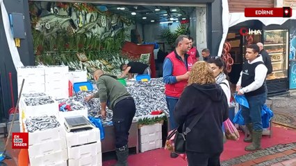 Edirne’de hamsi bolluğu: Fiyatlar 100 liraya düştü