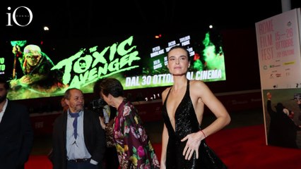 Isabella Rossellini e Kasia Smutniak tra stampe floreali e estetica Déco alla Festa del Cinema di Roma