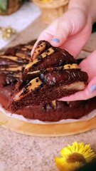 Torta alle pere, cioccolato fondente e nocciole