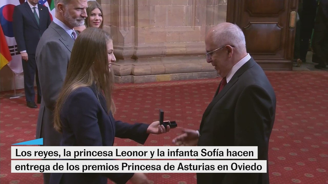 Los reyes, la princesa Leonor y la infanta Sofía hacen entrega de los premios Princesa de Asturias