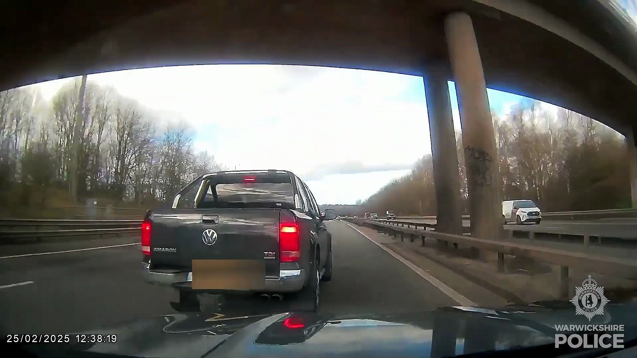 Horrifying moment road rage thug stops on motorway fast lane