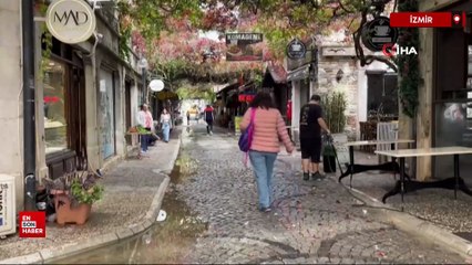 Foça’da selin ardından sokaklar çamur deryasına döndü