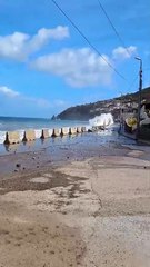 Lipari, violenta mareggiata ad Acquacalda: danneggiato il lungomare