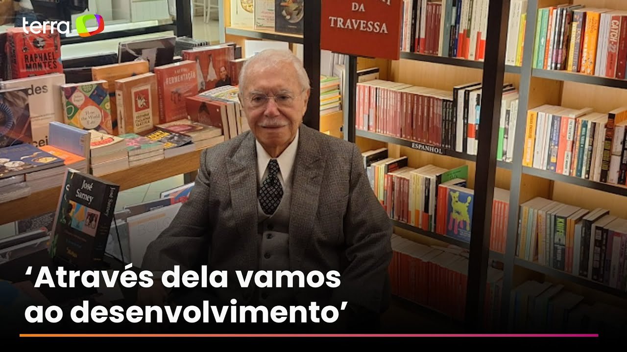 Sarney diz que ‘democracia é regime da liberdade’ em lançamento de livros