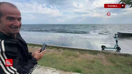 İstanbul'da şiddetli rüzgar nedeniyle dalgalar oluştu