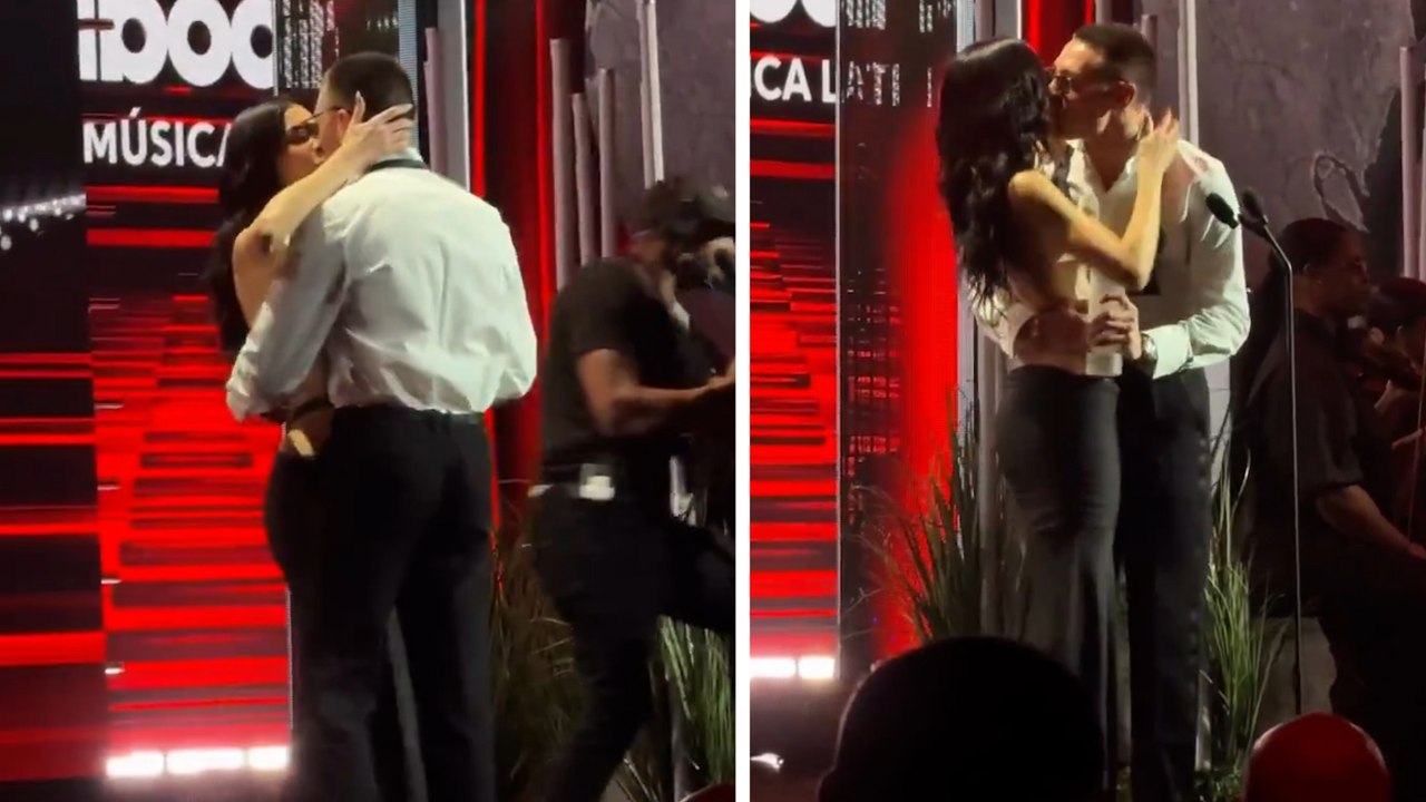 Peso Pluma recibe premio Billboard de las manos de Kenia Os y sorprenden con un gran beso