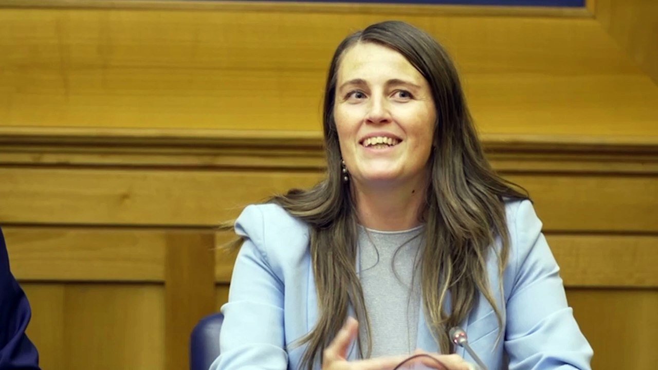 Nasce il "Calendario Rosso" per dire basta ai femminicidi in Italia